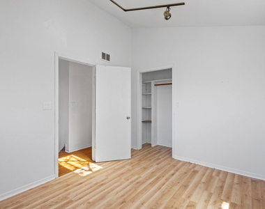 5230 S Lockwood Avenue - Photo Thumbnail 8