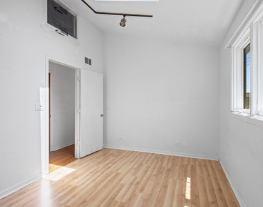 5230 S Lockwood Avenue - Photo Thumbnail 13