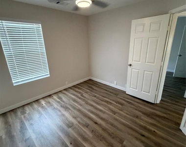 2123 Rustling Trees Way Way - Photo Thumbnail 16