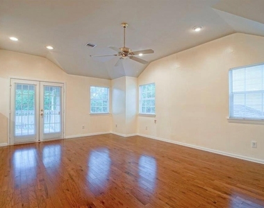 1203 Lovett - Photo Thumbnail 5
