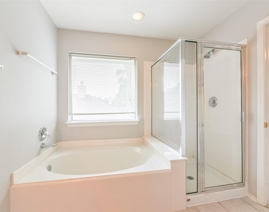 6326 Veranda Green Trail - Photo Thumbnail 21