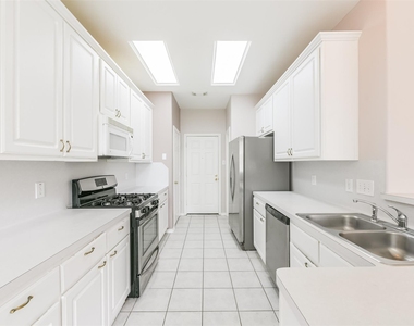6326 Veranda Green Trail - Photo Thumbnail 11