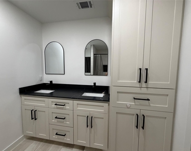 1704 Jones Street - Photo Thumbnail 6