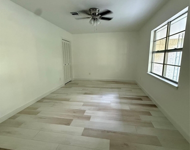 1704 Jones Street - Photo Thumbnail 2