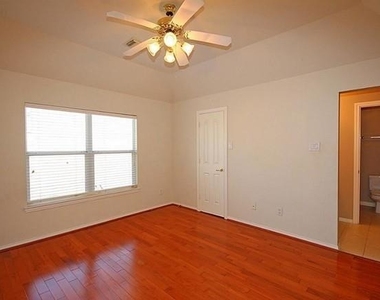 3018 Ravensport Drive - Photo Thumbnail 15
