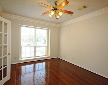 3018 Ravensport Drive - Photo Thumbnail 4