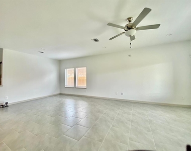 1515 Wells Manor Lane - Photo Thumbnail 6