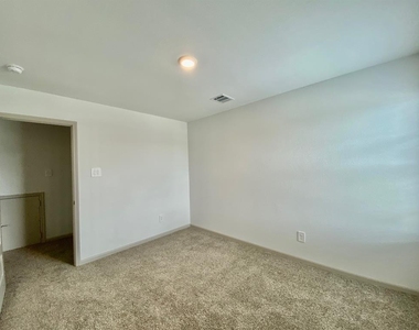 1515 Wells Manor Lane - Photo Thumbnail 14