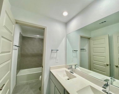 1515 Wells Manor Lane - Photo Thumbnail 16