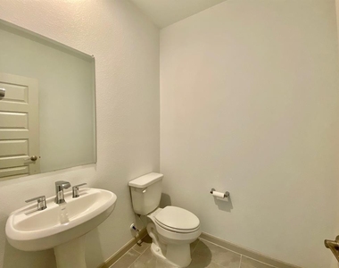 1515 Wells Manor Lane - Photo Thumbnail 7