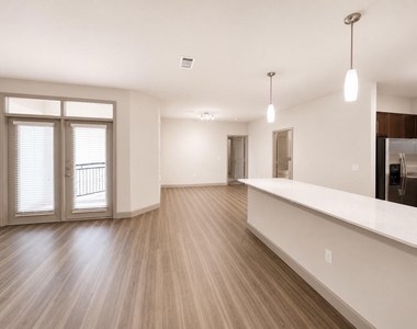 3788 Richmond Avenue - Photo Thumbnail 4