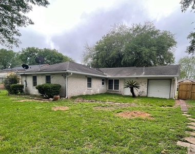 2405 Byron Avenue - Photo Thumbnail 10