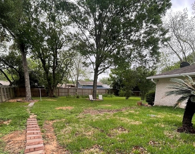 2405 Byron Avenue - Photo Thumbnail 9