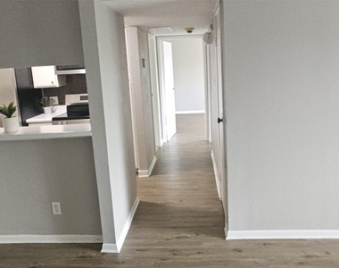 3025 Walnut Bend - Photo Thumbnail 4