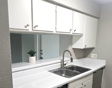 3025 Walnut Bend - Photo Thumbnail 2