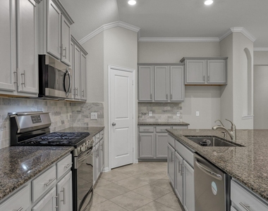 122 S Bearkat Court - Photo Thumbnail 5