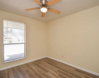9414 Kingsvalley Street - Photo Thumbnail 20