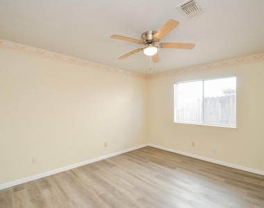 9414 Kingsvalley Street - Photo Thumbnail 15