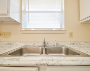 9414 Kingsvalley Street - Photo Thumbnail 12
