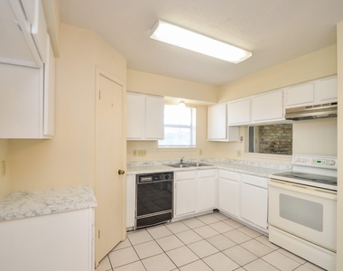9414 Kingsvalley Street - Photo Thumbnail 11
