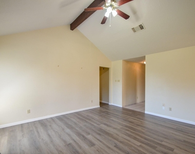 9414 Kingsvalley Street - Photo Thumbnail 6