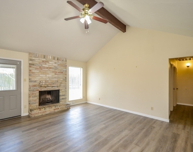 9414 Kingsvalley Street - Photo Thumbnail 4