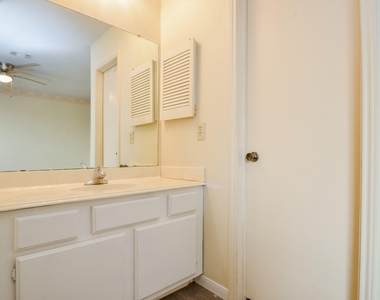 9414 Kingsvalley Street - Photo Thumbnail 16