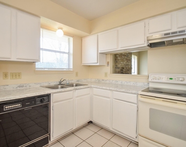 9414 Kingsvalley Street - Photo Thumbnail 13