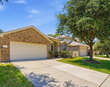 8022 Atwood Hills Lane - Photo Thumbnail 2