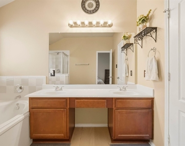 8022 Atwood Hills Lane - Photo Thumbnail 24