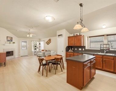8022 Atwood Hills Lane - Photo Thumbnail 7