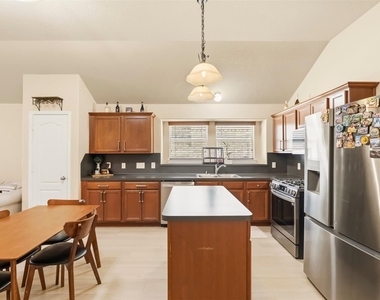 8022 Atwood Hills Lane - Photo Thumbnail 8