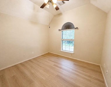 223 Wild Oak Run - Photo Thumbnail 18