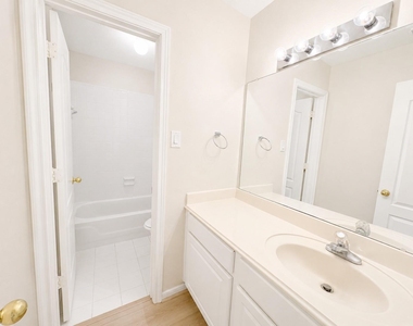 223 Wild Oak Run - Photo Thumbnail 17