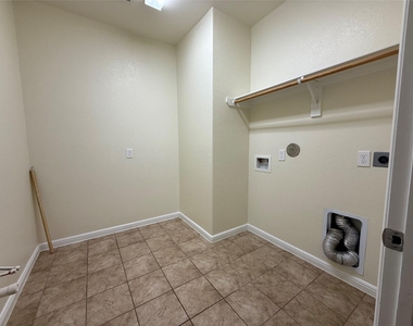 5522 Carlisle Ave - Photo Thumbnail 7