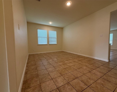5522 Carlisle Ave - Photo Thumbnail 8