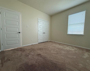 5522 Carlisle Ave - Photo Thumbnail 3