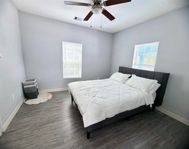 4224 Marina Street - Photo Thumbnail 8