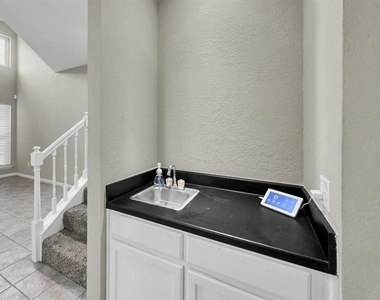 1620 Wellington Place - Photo Thumbnail 5
