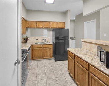 1620 Wellington Place - Photo Thumbnail 7