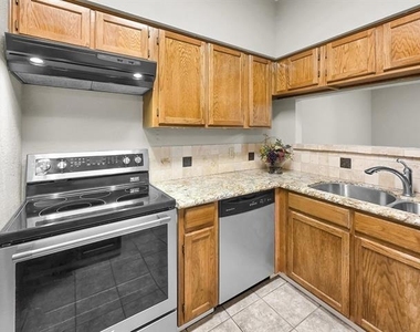 1620 Wellington Place - Photo Thumbnail 8