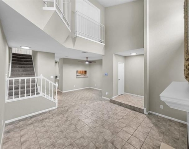 1620 Wellington Place - Photo Thumbnail 17