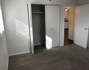 93 West - Photo Thumbnail 22