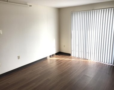 93 West - Photo Thumbnail 17