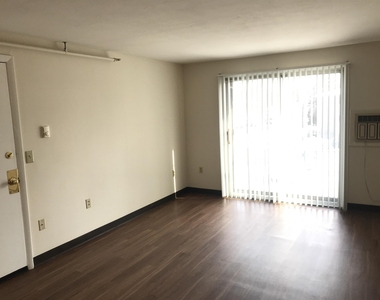 93 West - Photo Thumbnail 15