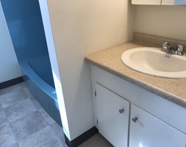 93 West - Photo Thumbnail 24