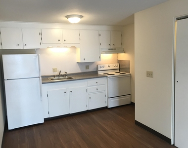 93 West - Photo Thumbnail 10