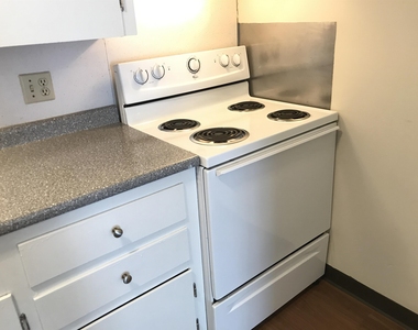 93 West - Photo Thumbnail 12