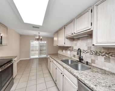 7821 Theissetta Drive - Photo Thumbnail 4