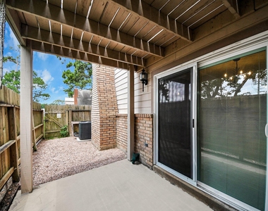 7821 Theissetta Drive - Photo Thumbnail 33